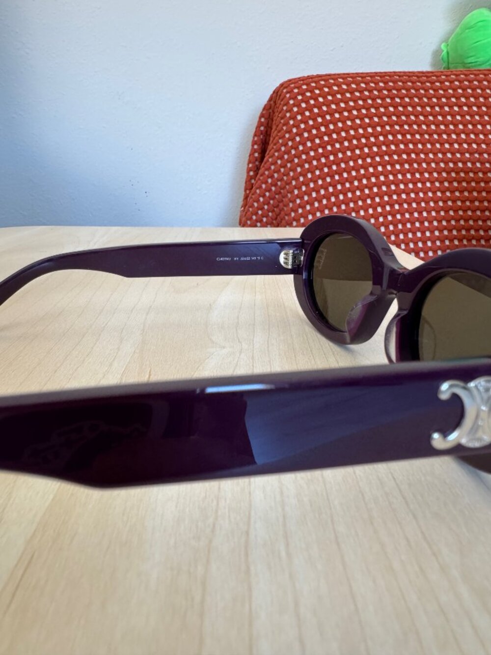 CELINE Triomphe 52mm Oval Sunglasses Shiny Violet / Brown - Picture 6 of 8